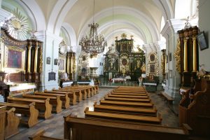 Wnętrze sanktuarium Św. Anny w Smardzewicach. Fot. klasztor.website.pl
